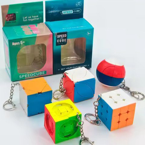 Magic Cube Keyring，Puzzle Cube Key Fob，3D Twist Keychain，Football Cube Keychain，Alien Cube，Birthday 