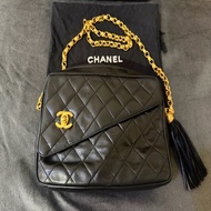 CHANEL 雕花金球流蘇相機包 黑金
