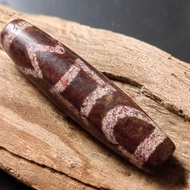 心動價 收藏老件🤠快者🉐細號🕌象雄滿朱砂🙏
⛩️息增懷誅天珠
孤品 另收藏有虎牙 三眼 北斗七眼 六眼 藏區回流老瑪瑙象雄高油包漿滿朱砂 。尺寸：47*12毫米 風化清晰明顯，包漿渾厚細膩