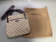 Gucci 經典帆布斜挎郵差包