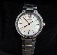 東方錶ORIENT WATCH 鑲鑽珍珠貝粉面 銀色不鏽鋼半金電鍍鋼帶女錶型號 :FQCOM002W