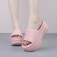 LAVA 108 พร้อมส่งในไทย รองเท้าส้นตึกเสริมสูง8ซม สวมใส่สบาย รองเท้าแฟชั่นสำหรับผู้หญิง