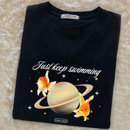 Jarika.shop - เสื้อยืดลาย GoldFish ( งานป้าย.. Jarika ) ( จ257 )