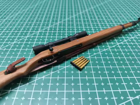 1/6 WWII 98K Sniper Rifle Mini Model, Semi-Handmade Metal Wood, Detachable Military Collectible & De