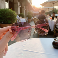 Ladies' Vintage Frameless Sunglasses with UV400 Tinted Lenses for Beach Use  Cermin Mata Hitam Tanpa