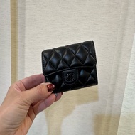 Chanel 黑羊皮黑釦下蓋卡包AP0214