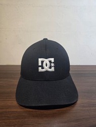 DC Flexfit 黑色棒球帽