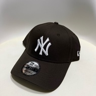 New Era 9Forty New York Yankess Strapback - Brown