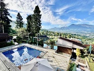 Villa  m² dengan 6 kamar tidur dan 5 kamar mandi pribadi di Puncak (Vila Bumi Asa Top View Full Fasi