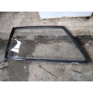 Glass parts rearKiri of VW safari cars removed