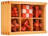 木製孔明鎖 六件組 少年兒童休閒益智 木質魯班鎖 解環解鎖類 批發 木製成人益智玩具 十八羅漢柱 成人益智玩具系列 孔明鎖 魯班鎖 產品名稱：木製孔明鎖 魯班鎖 木盒裝 (六件套裝) 孔明鎖(也叫魯班