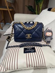 Chanel 19 small navy 26cm AS1160 100%Authentic,98%new 💎尖沙咀中港城門市