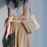 Chanel 麂皮托特包