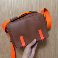 LOEWE Military Messenger 信使包 — 橘色