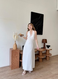 Wclothes Eclair Dress (รอ 7-10 วัน) เดรสยาวคล้องคอ ตกแต่งขอบลูกไม้ มีซับในทั้งตัว