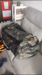 The North Face 大型防水迷彩旅行袋