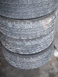 ban mobil ukuran 265/70 R 17 kondisi barang second 75 persen