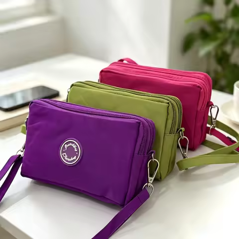 A lady holding a small wallet, wearing a long fashionable three-layer zipper bag with a large capaci