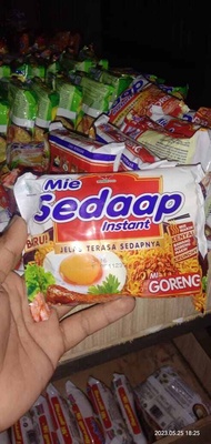 mie sedap goreng. mie instan siap saji