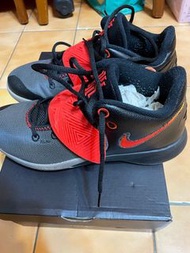 NIKE Kyrie Flytrap 3    尺寸8.5