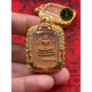 全泰三大顶级招财圣物之一 神兽崇迪 (刺猬) 是为了纪念龙婆班所制作2545每尊皆有加入老料经粉以及龙婆班老牌碎片制作 强烈推荐👍👍👍