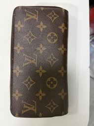 LV zippy Leather wallet