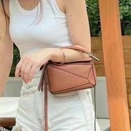 ✨Loewe｜焦糖色 荔枝皮mini Puzzle幾何包｜98新