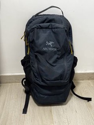 Arc'teryx mantis 26 黑色背囊