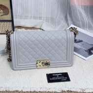 Chanel • 經典珍珠灰荔枝牛皮金釦Le Boy 25 中號 🈶保卡