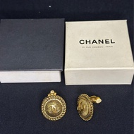 CHANEL Coco Mark Round Earrings 金色圓形雙C耳環（夾式）
