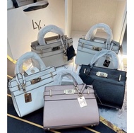 💓 LYN Handbag งานแท้ มีบริการเก็บปลายทางค่ะ Crossbody 😍 Black