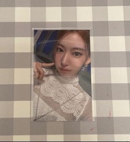 Lesserafim Sakura 小卡