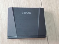 這是華碩 (ASUS) 的 WiGig 無線投影基座，專為 ROG Phone 電競手機設計。 

￼ASUS +1

無線連接：使用 802.11ad 60GHz Wi-Fi 技術，將手機畫面投射到