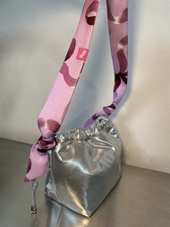 Sue.loveseveryday The Party Bag 25 - กระเป๋าMetallicแบบนุ่ม สายSUE