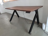 訂造ILD-V STANDING DESK 升降書枱 電動枱 電動桌 書桌 辦公枱 辦公桌 OFFICE TABLE 升降枱 工作桌 電動升降枱 電動升降桌 Electric Adjustable Height Standing Desk 電動升降桌圓柱腿站立辦公升降書桌電腦桌老闆桌北歐設計網紅款 100*60cm #AO6