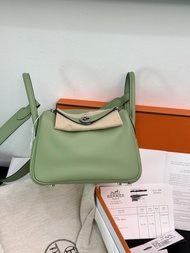 有單！Hermes Mini lindy牛油果綠銀扣