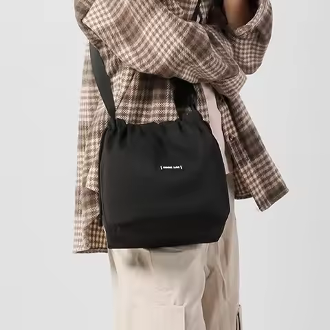 New Women's Bucket Bag Commuter Small Crossbody Bag Simple Fashion Nylon Cloth Bucket Bag Daily Matc