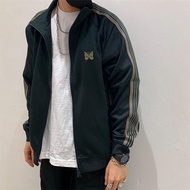 Needles Track เสื้อแจ็คเก็ตสีเขียวหมอกหลวมลําลองปักพร้อมคอตั้งซิปการรักษาแบบไม่ใช่เหล็กสําหรับวัยรุ่