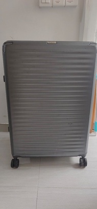 ELLE進口行李箱30時寸運作一切正常，原價780元。