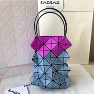 【全新專櫃購入】 2025新款 ISSEY MIYAKE 三宅一生 BAO BAO GROWTH 幾何斜背包 粉水藍拼色