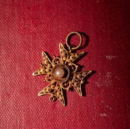 19世紀晚期 英國 維多利亞時代 金絲繞迷你馬諦斯十字架吊墜