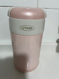 日本制Tiger 保溫飯壺， 有內格