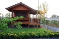 梅塔薩納度假村 (Metathsana Resort)