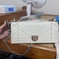 Christian Dior Diorama白色中號盾牌牛皮包