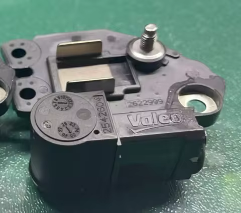 2622999 Genuine Voltage Regulator for FORD FISTA FOCUS C-MAX KUGA VOLVO 2623446,2710601,2723212,3701