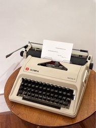 1972年產日本Olympia Carina 2 打字機
