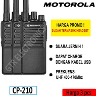 MOTOROLA CP210 HANDY TALKY UHF 400-470MHZ HT JARAK JAUH WALKIE TALKIE - HITAM - Elvoir Store