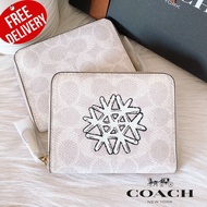 กระเป๋าสตางค์
COACH SMALL ZIP AROUND WALLET IN SIGNATURE CANVAS WITH SNOWFLAKE ออก Shop USA รับประกันของแท้ 100%