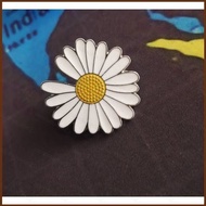 SQ2 GD Same Paragraph Daisy Brooch Peaceminusone G-dargon Brooch QS2