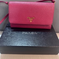 Prada 皮夾斜背包